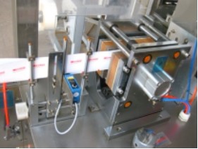 Horizontal Wet Tissue Making Machine / restaurant wet wipes production line