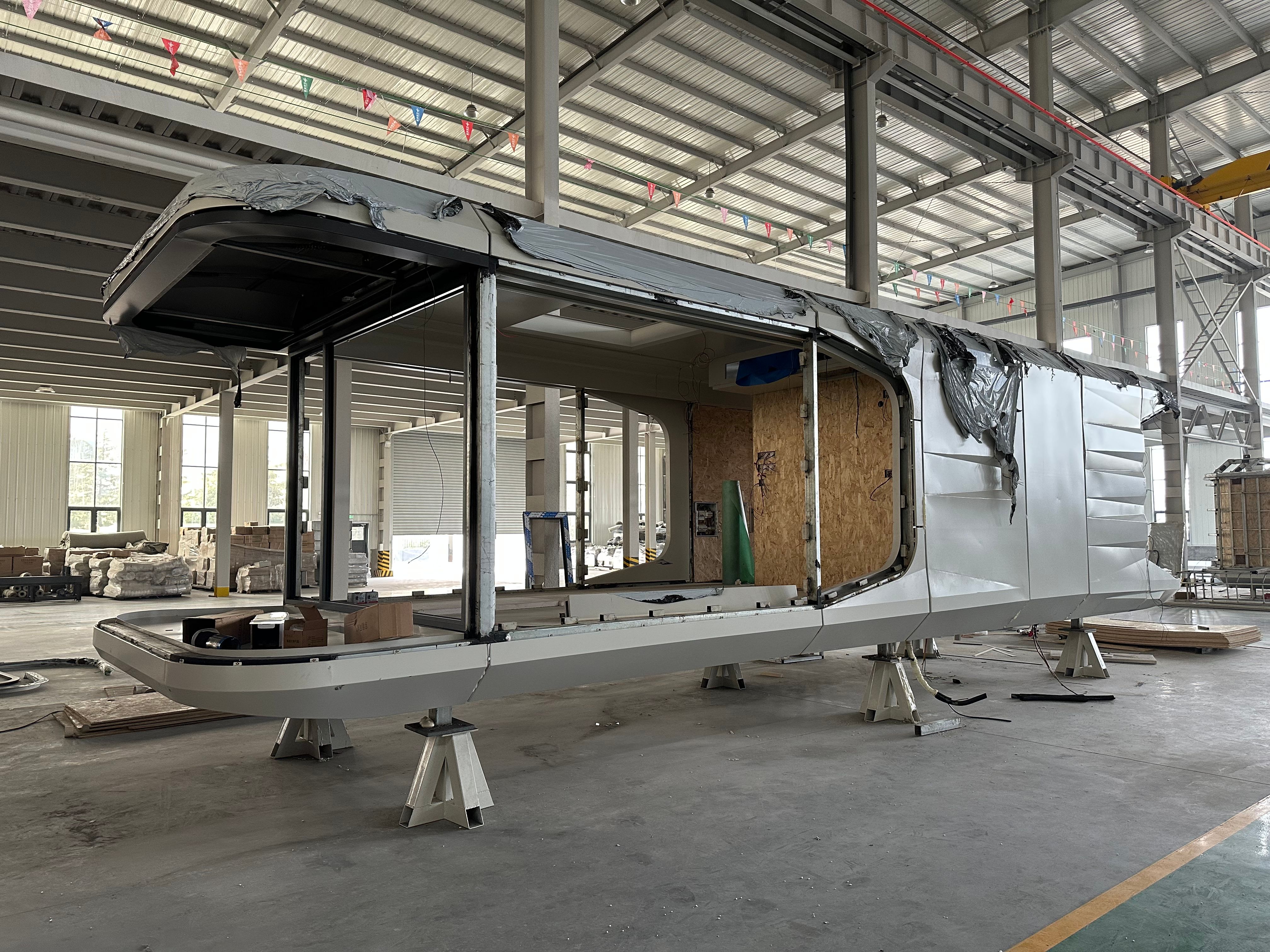 China Professional Manufacture Outdoor Unique Spaceship Design Tiny Prefab House Luxury Modern