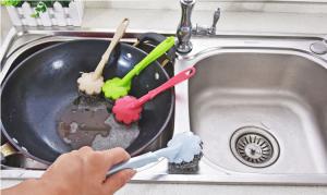 China Kitchen Cleaning Stainless Steel Scrubber With Handle Demountable Design wholesale