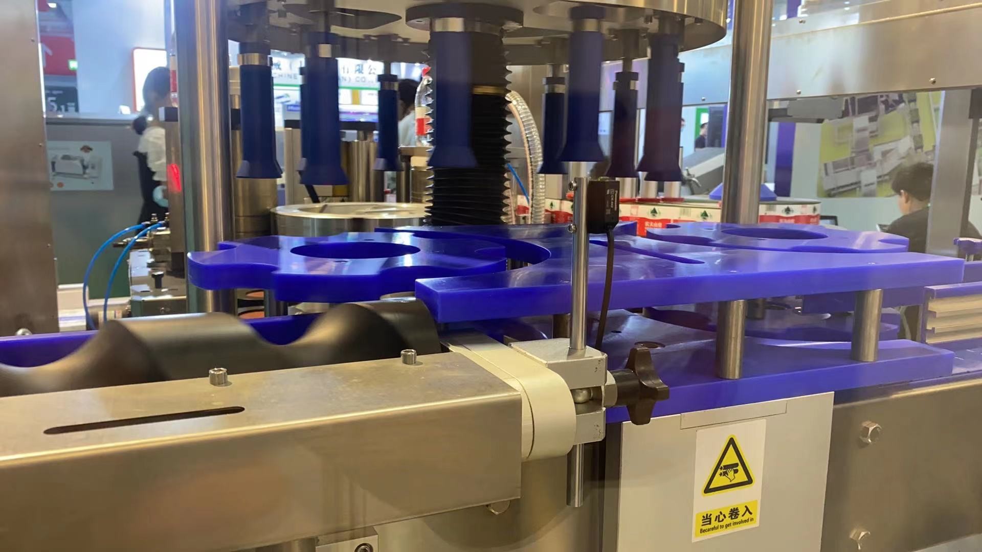Hot Melt Glue Opp Plastic Label Bottle Labeling Machine For Carbonated Drink