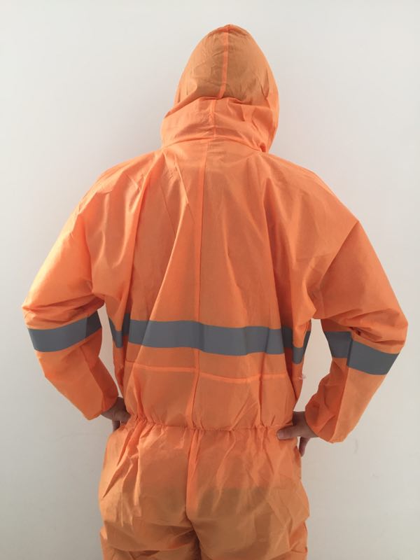 Highly breathable Disposable Isolation Gowns Work Coverall With Reflective Tape