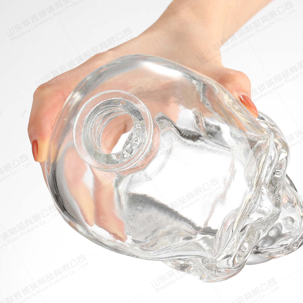 Healthy Lead-free Glass Skull Shape Bottle for Whisky Vodka Spirits 500ml 750ml 1000ml