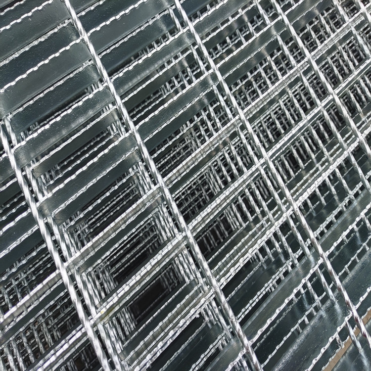 Hot Dip Galvanized Serrated Steel Grating Welded Floor Walkway Anti Slip
