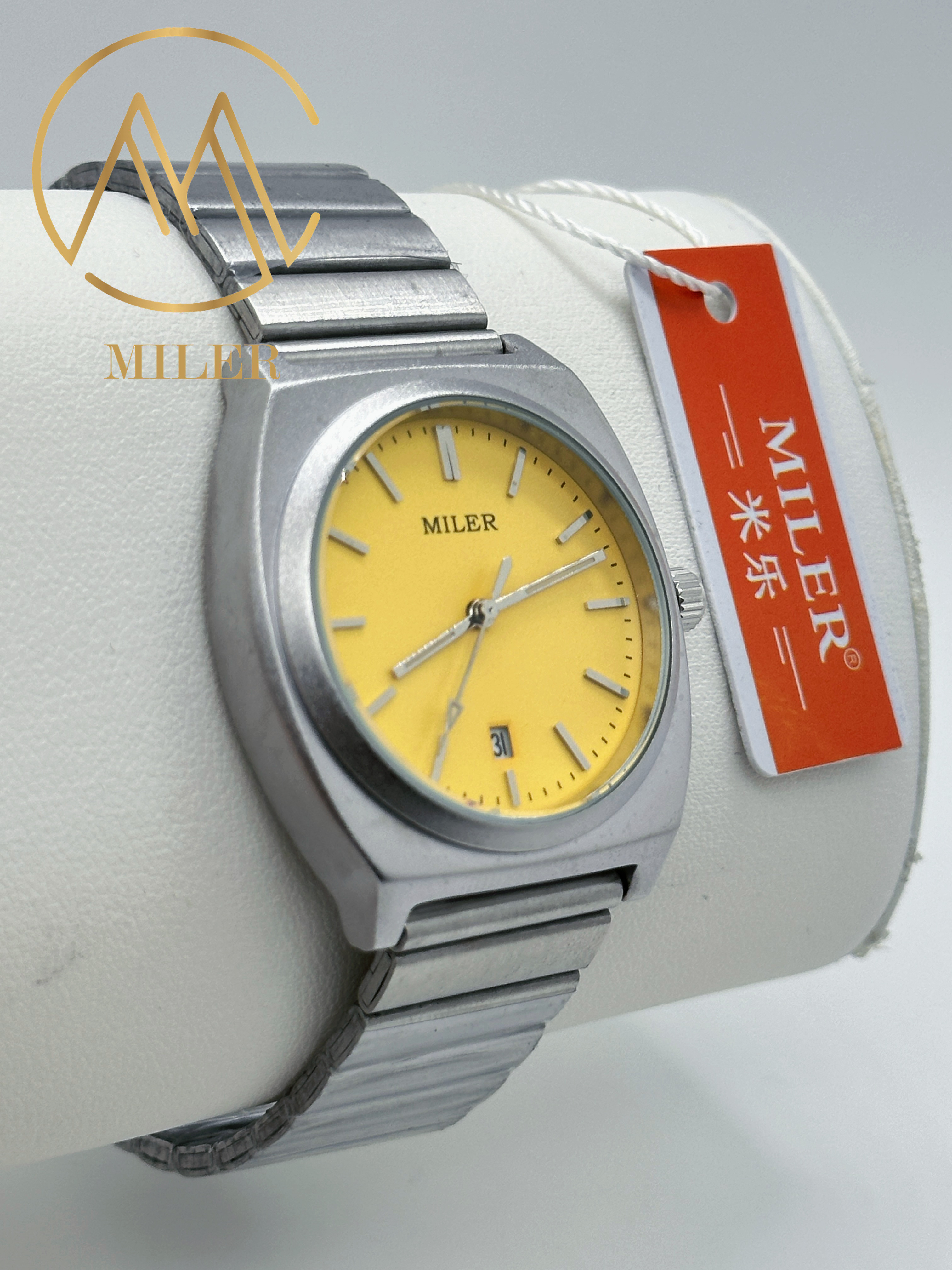 Stylish Men Quartz Watch With Push-Button Hidden Clasp And Mineral Glass