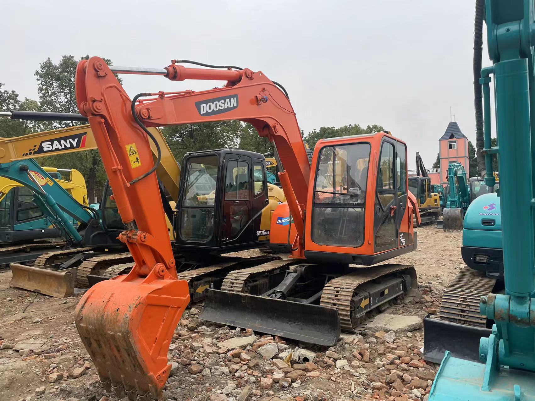 Original Paint Crawler Excavator Second Hand DOOSAN DX75 7.6 Ton