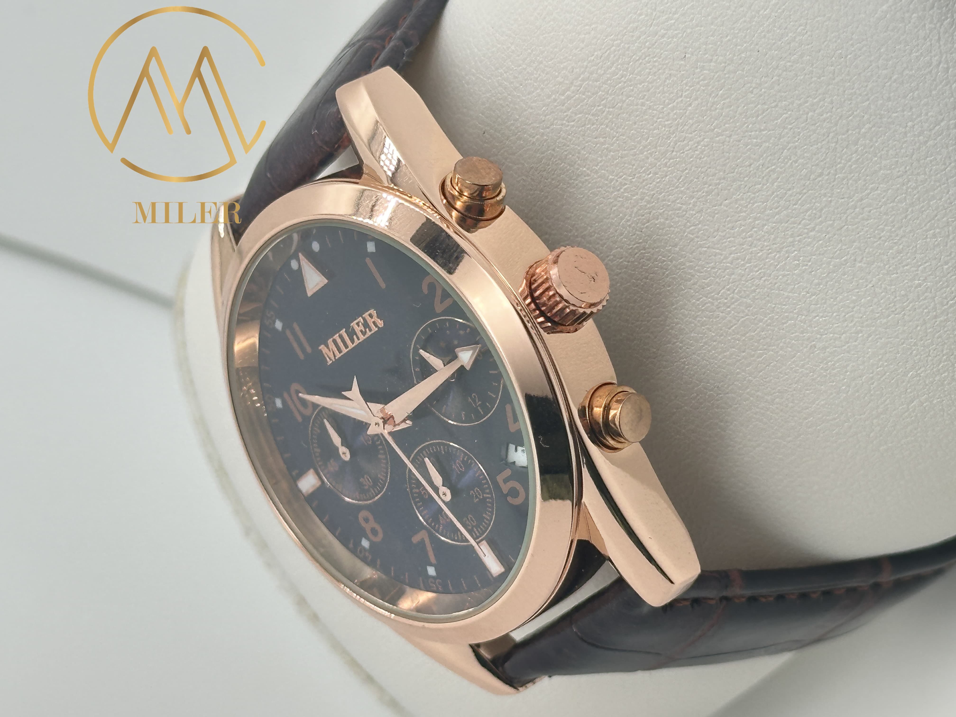 30 Meters Stylish Water Resistant Quartz Wrist Watch Engraved Logo Leather Strap Quartz Watch