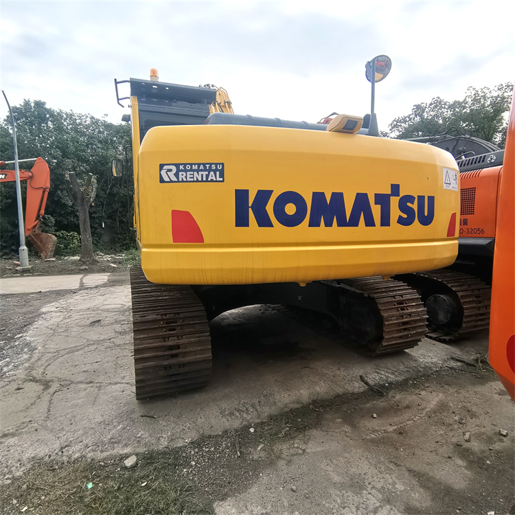 Original Color Earth-Moving Machinery 2021 Komatsu 220-8 22 Ton Used Excavator in Japan