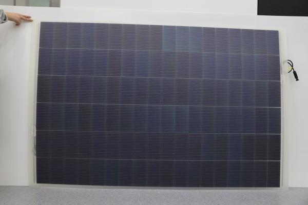 44 Degree Rated Operating Temperature Flexible Solar Panel 580W Monocrystalline