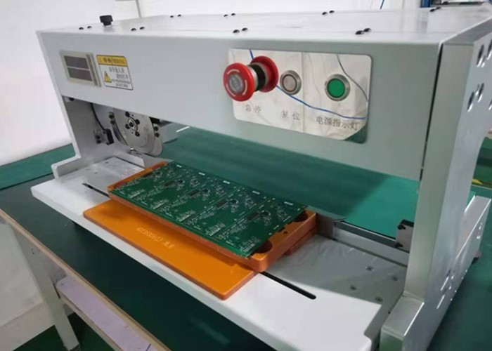 60W SMT PCB Board Cutting Machine 600mm Traveling Distance With Light Curtain