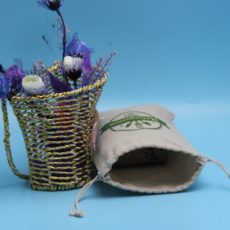 Traditional Printed Jute Drawstring Bag Soft Material For Wedding Favor
