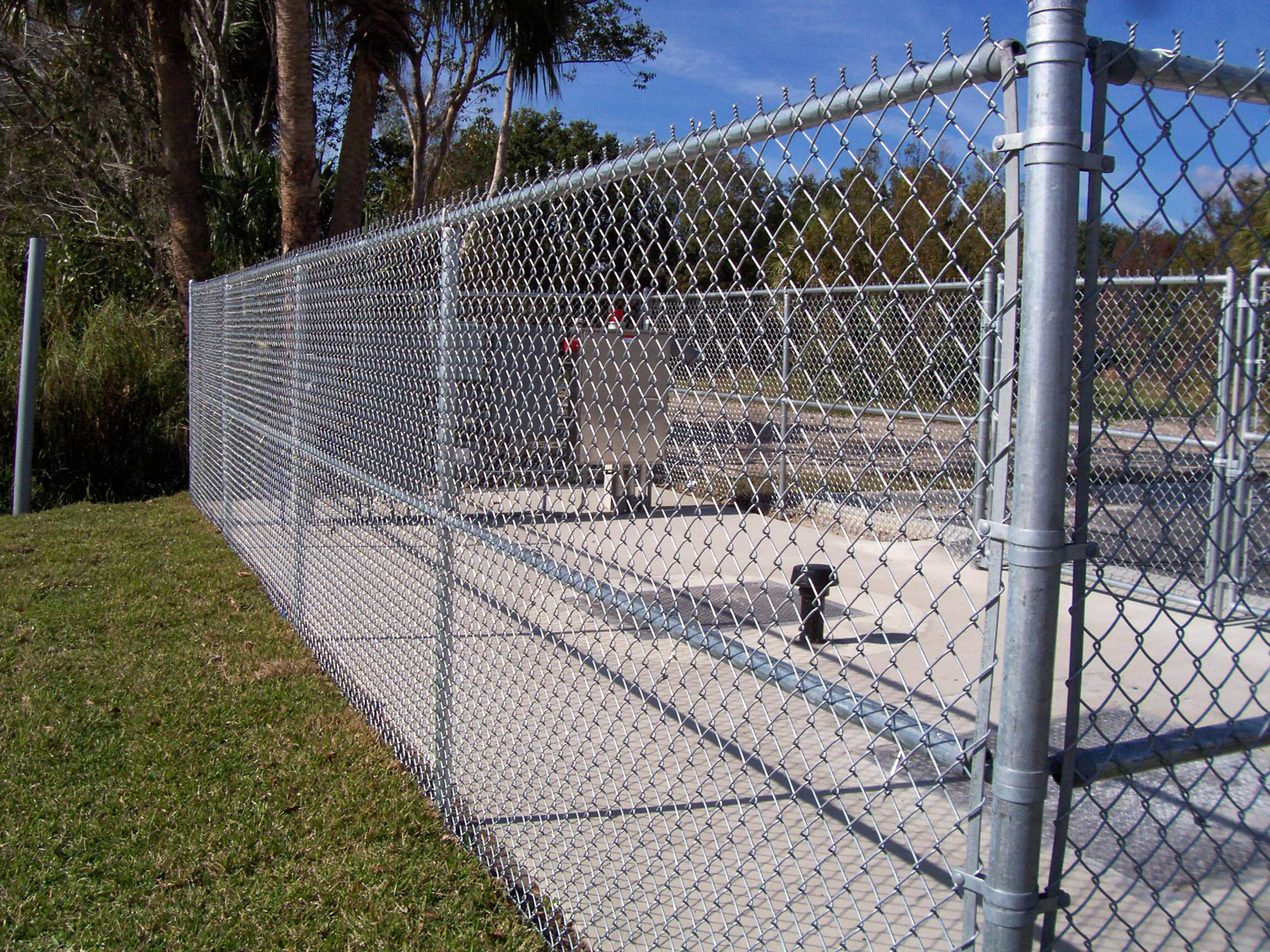 2.1mx10mx50x50mm galvanized steel vinyl coated chain link fence from ". Victoria "