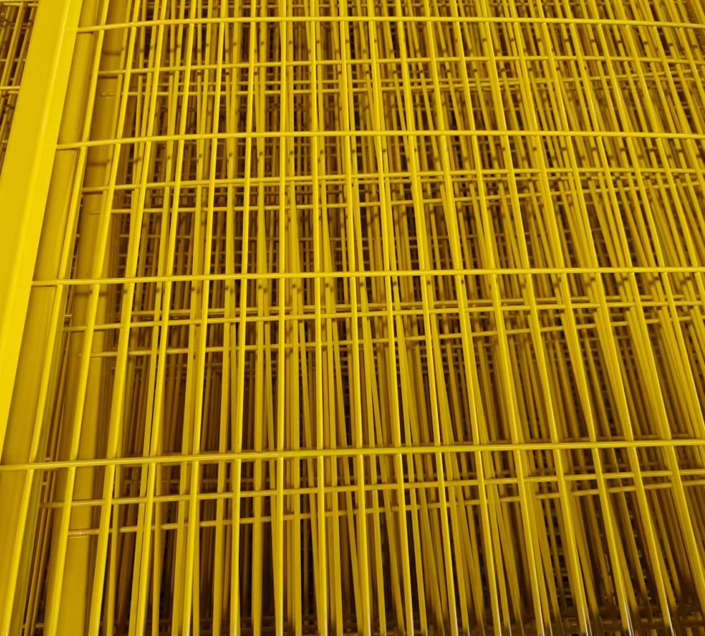 BWG19-14 Galvanized Steel Welded Mesh Fencing 1 1/2Inch PVC Coating