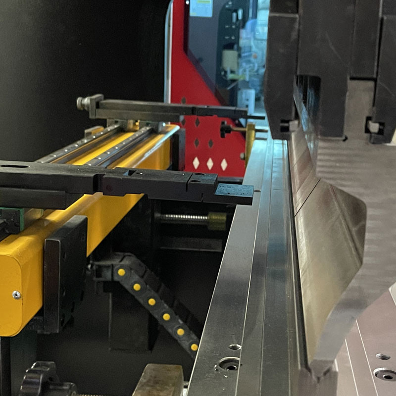Delem Master Servo Motor CNC Hydraulic Bending Machine 80T1600MM