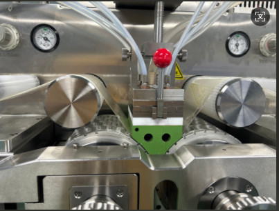 Round Capsule Size Soft Gelatin Capsule Machine With 4-32 Pcs Plungers And PLC And Touch Screen Control System