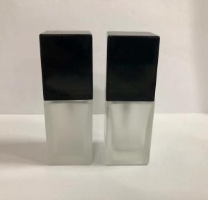 China Makeup Packaging Square Foundation Bottles / Pump Cosmetic Bottles Customized Logo And Paint wholesale