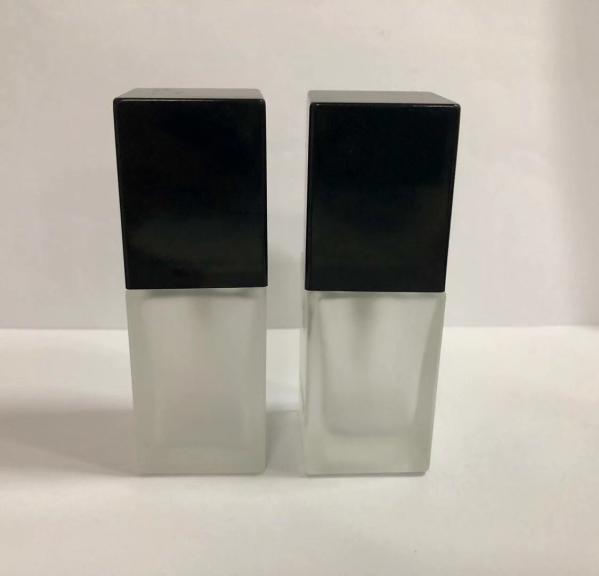 Makeup Packaging Square Foundation Bottles / Pump Cosmetic Bottles Customized