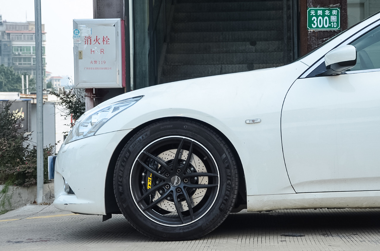 Big Brake Kit 355*32mm Rotor For Infiniti G37 Front 4piston Caliper With 345*28mm Rotor For Rear 18 Inch Wheel