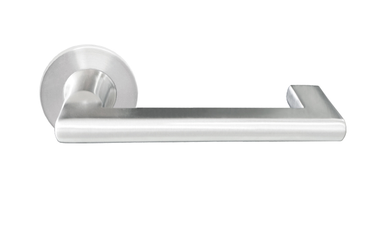 Flat door handle set with optimized door lever for commcercial application