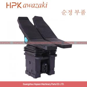 China Hydraulic Foot Pedal Valve , R200-5 R210-5 Hyundai Excavator Parts wholesale