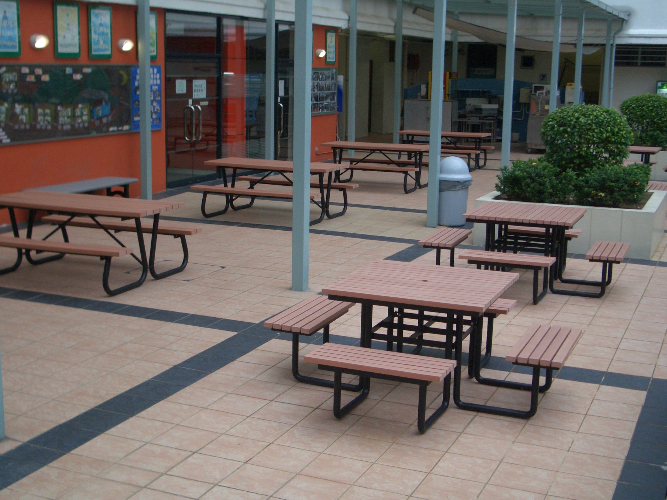 Modern Mild Steel Outdoor Table Benches Waterproof Anti Rust Durable