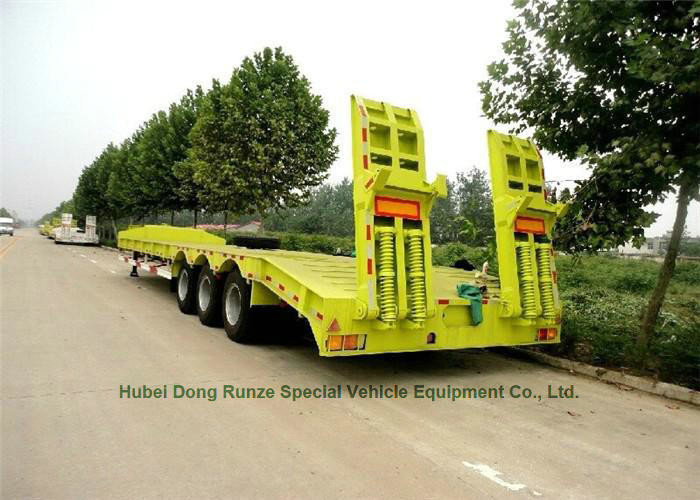 Tri Axle Gooseneck Flatbed Trailer , Lowboy Semi Trailer 12 Wheeler 60 Ton