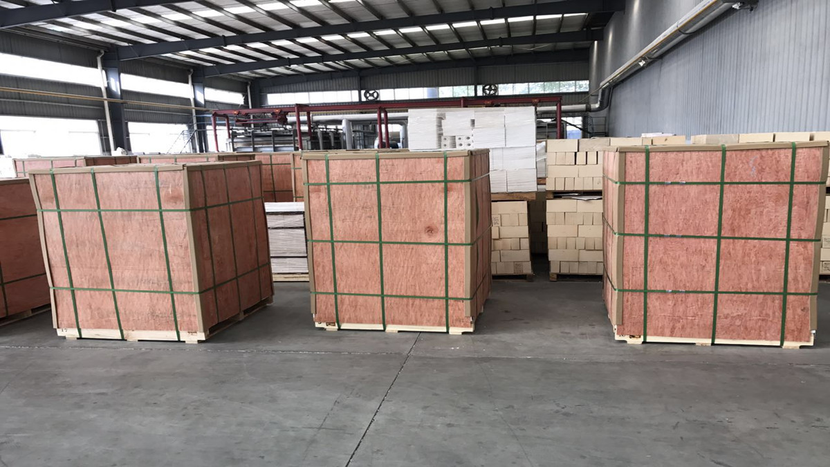 Customized Size ZrO2 42% High Alumina Refractory Brick Bulk for Max Customization