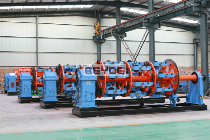 Precise Planetary Stranding Machine Twisting Of Bare Wire / Insulated Conductors