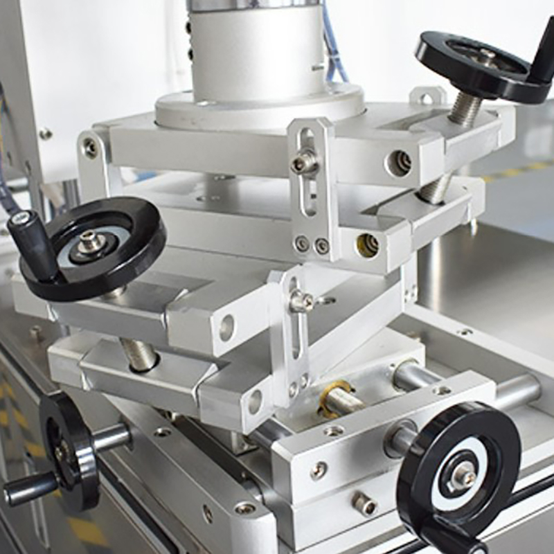 Self Adhesive Double Side Labeling Machine for Barcode Labeling on Detergent Bottles
