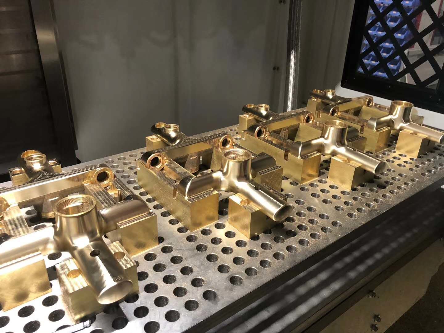 Sanitary Ware Industry Polishing Robot For Faucet Grinding Deburring With Polishing