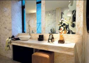 China Elegant Beige Marble Stone Countertops 124 MPa Compressive Strength wholesale