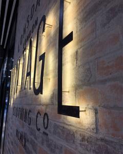 China 3d company name address number led outdoor round metal logo sign light box wholesale