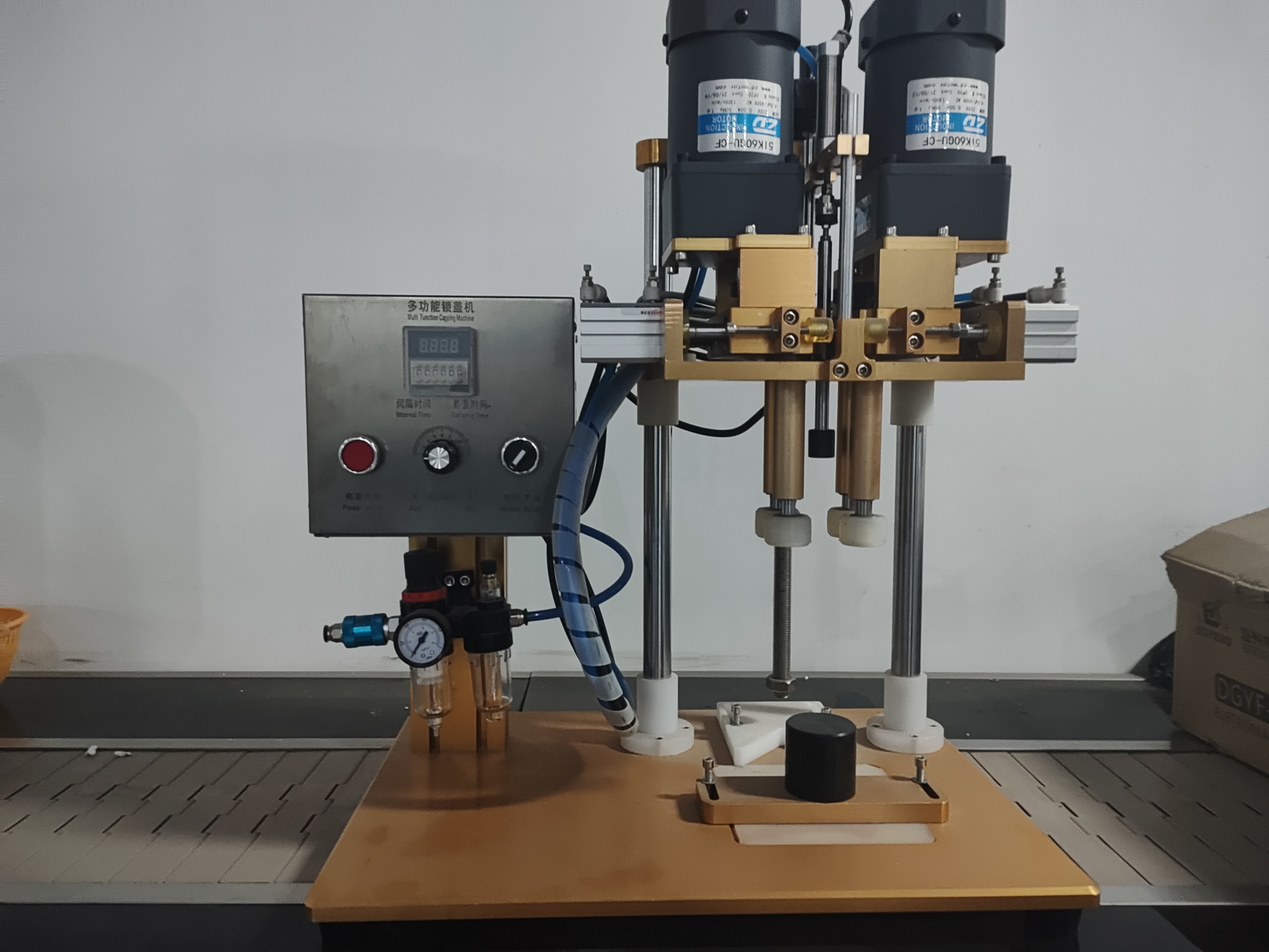 25pcs / min Semi Automatic Capping Machine Light And Easy To Operate 220V 50HZ