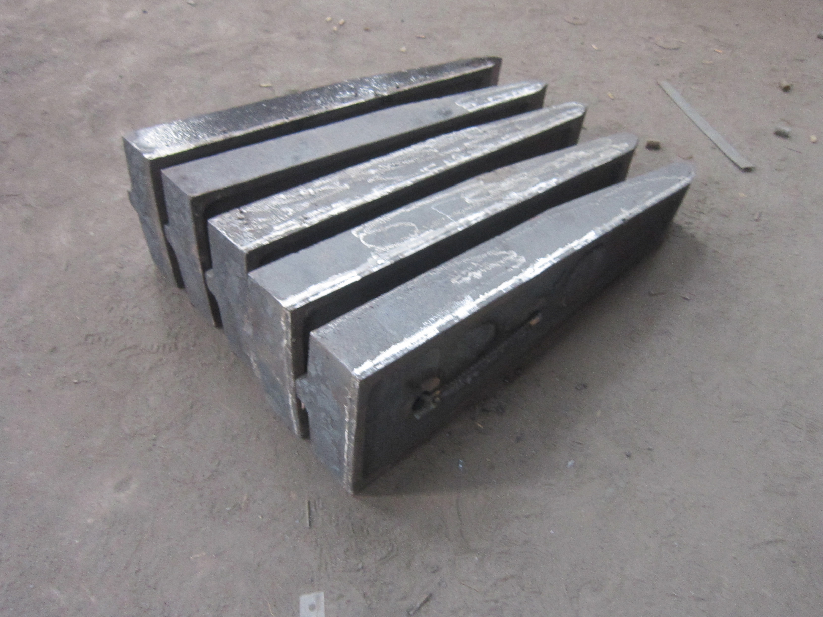 High Abrasion Cr-Mo Alloy Steel Castings Caps Mill Lining System Wear Resistance