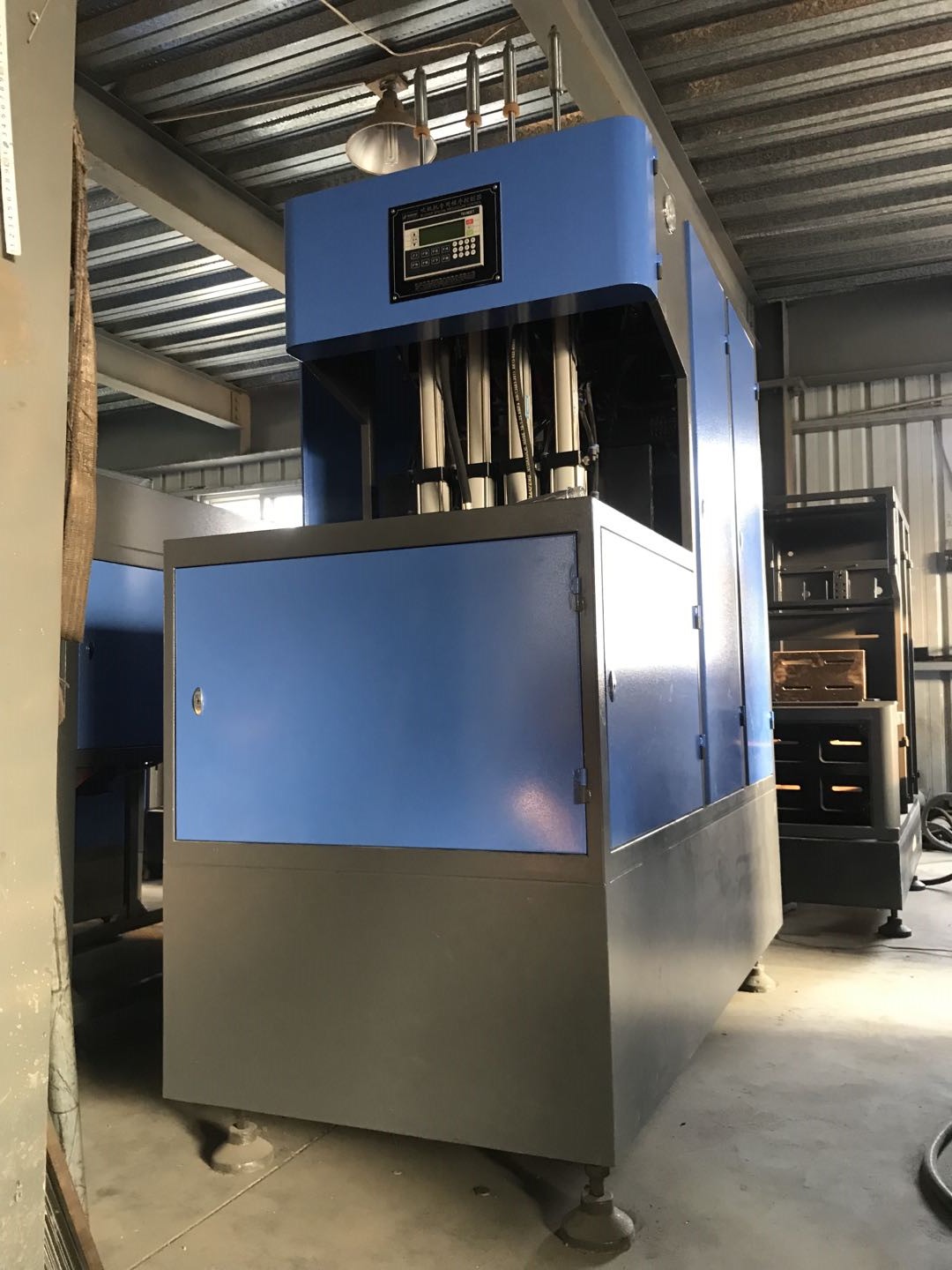 Top Level Bottle Production with DELTA PLC LGB-4-15 Durable Pe Bottle Making Machine