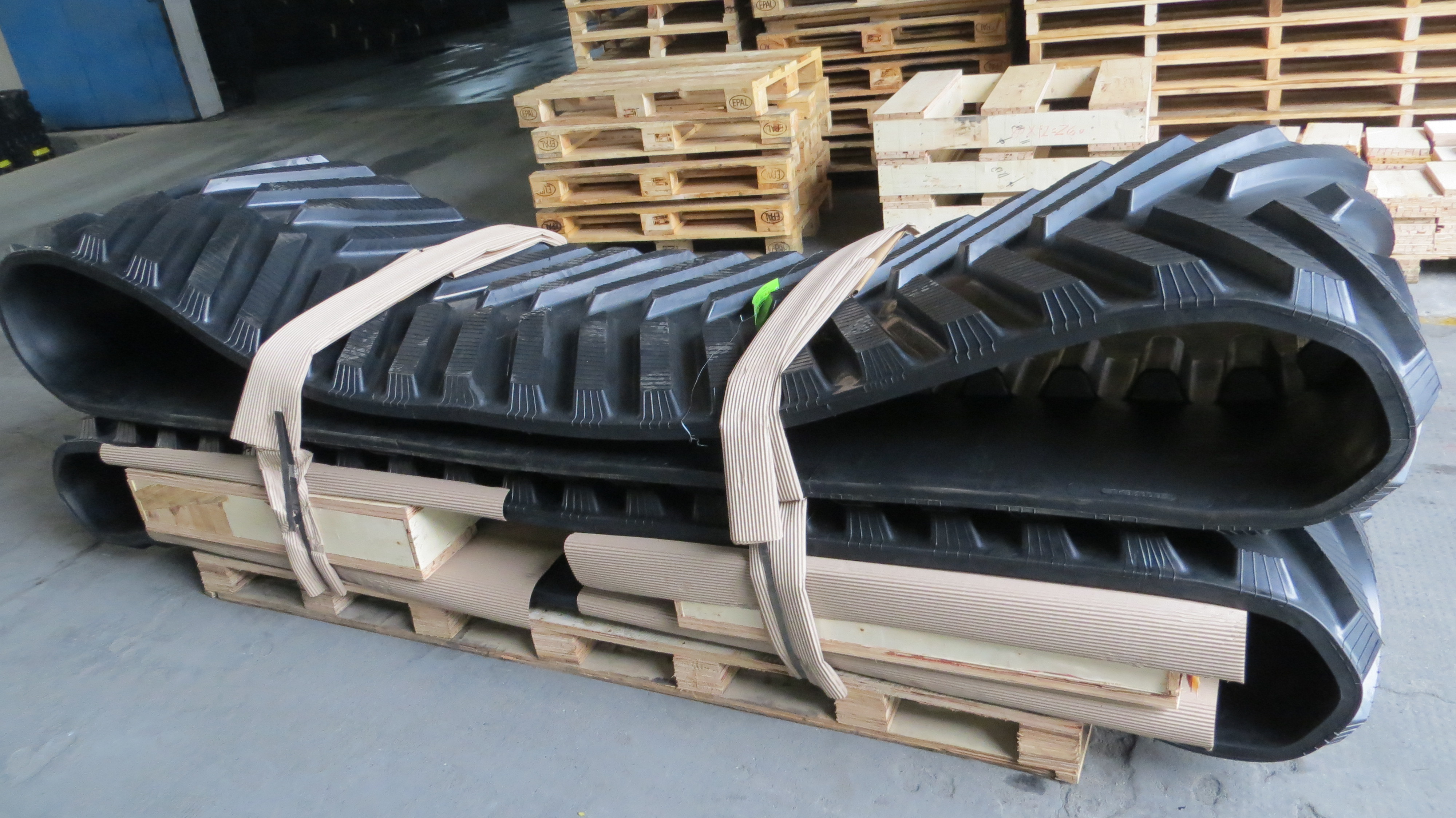 Agricultural Rubber Tracks 36 " X 6 " X 42 For Case STX Quadrac With Customized Tread Pattern For Scraper