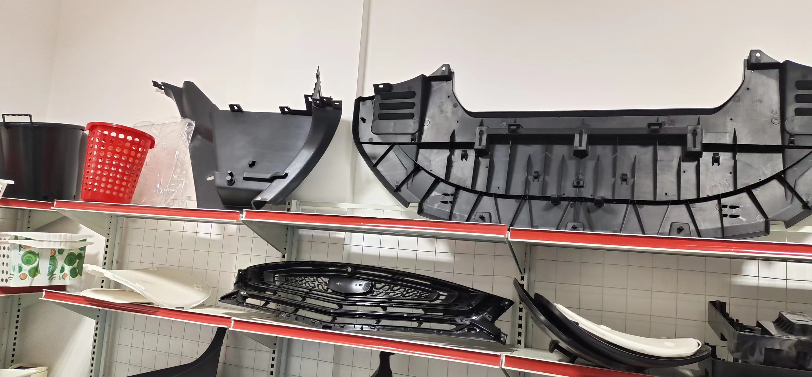 Polish Automotive Plastic Injection Mold for Interior and Exterior Parts Car Mould Maker