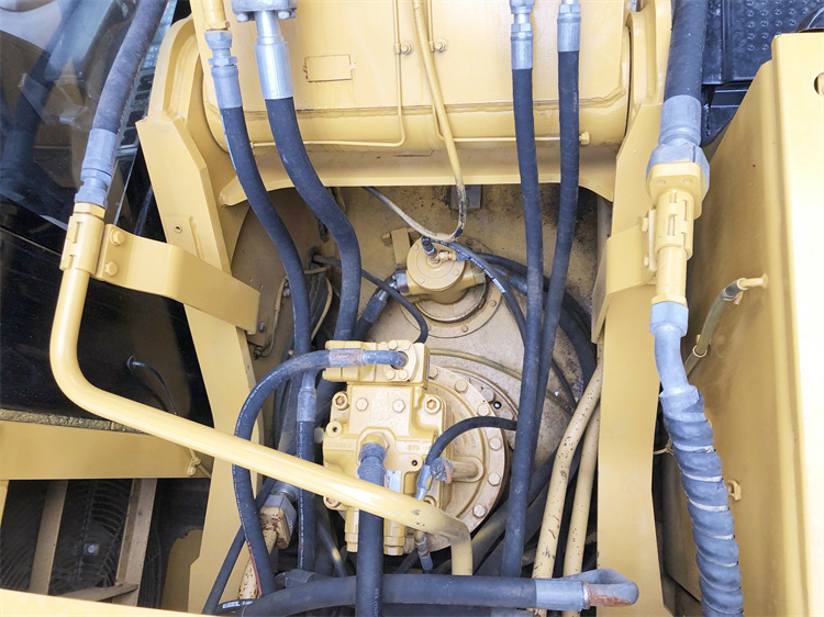 30 Ton Used Caterpillar 330D Crawler Excavator with Original Hydraulic Pump and Valve