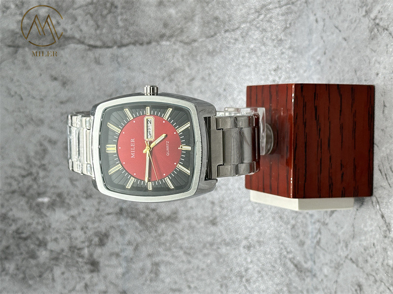 Business Quartz Design Wrist Classic Waterproof Watch for Men and Women