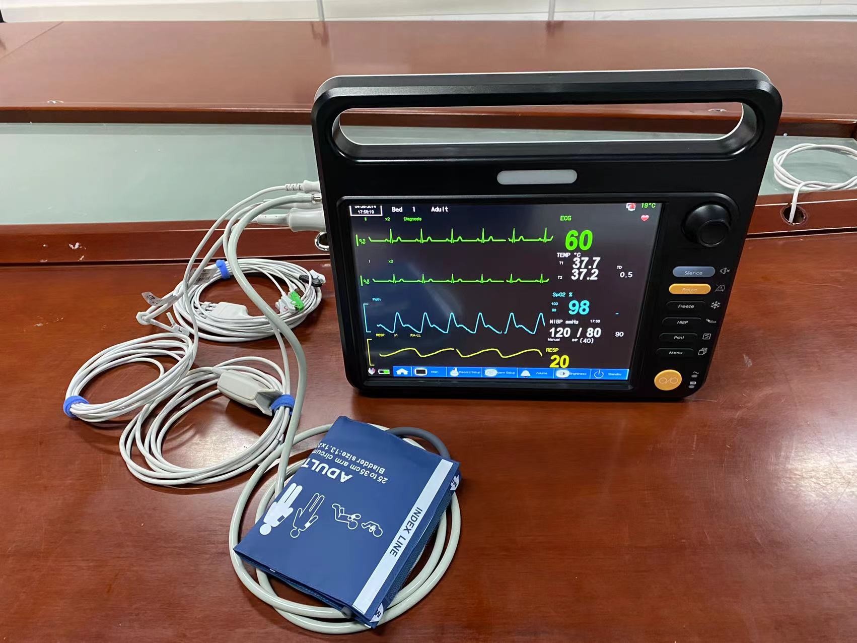 12.1 Inch Screen Portable Patient Monitor For Neonate Diagnostic Operation