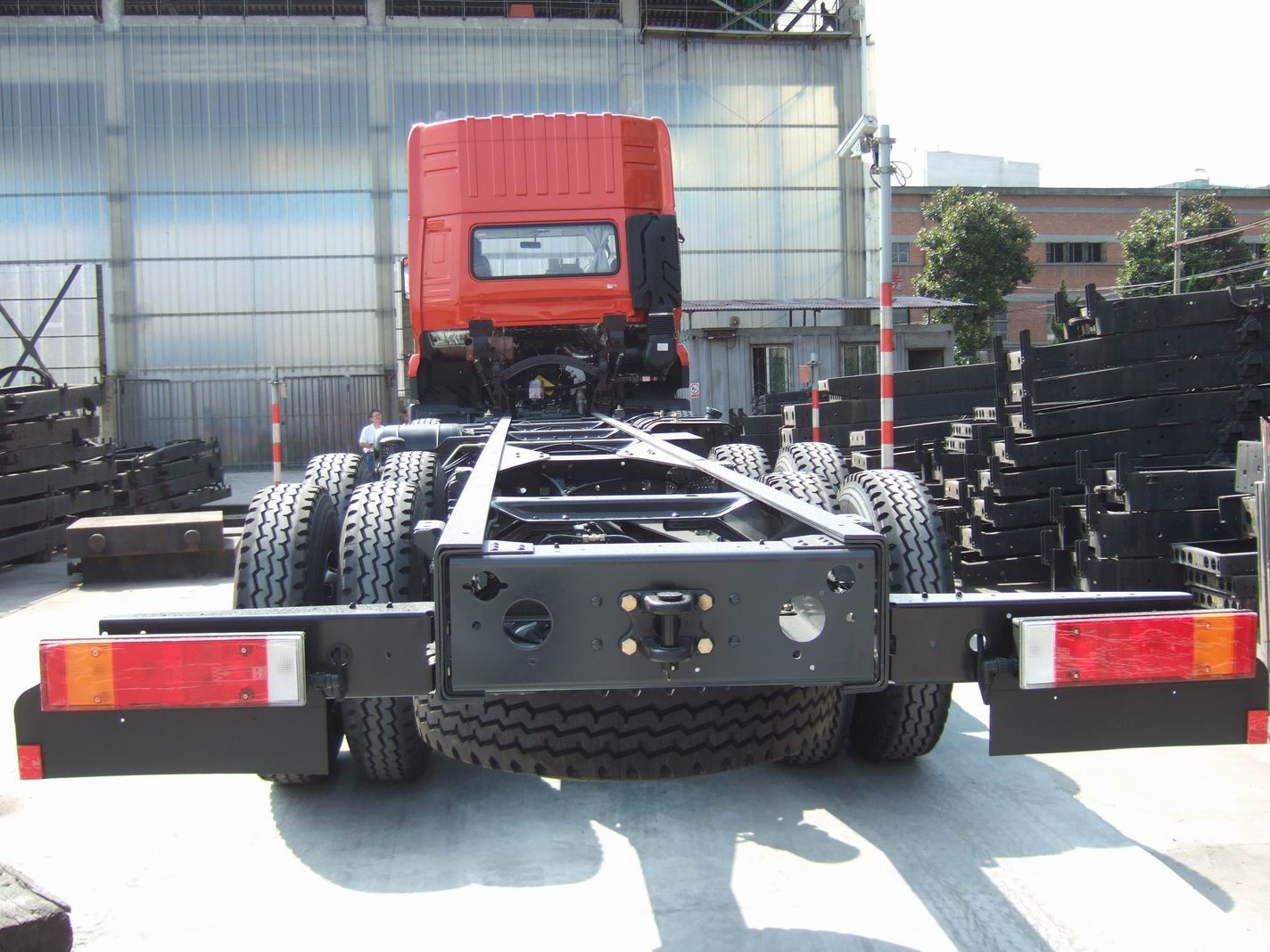 315HP Euro3 Dongfeng Kinland DFL1311A4J Truck Chassis,Chasis De Camión,Camion Châssis