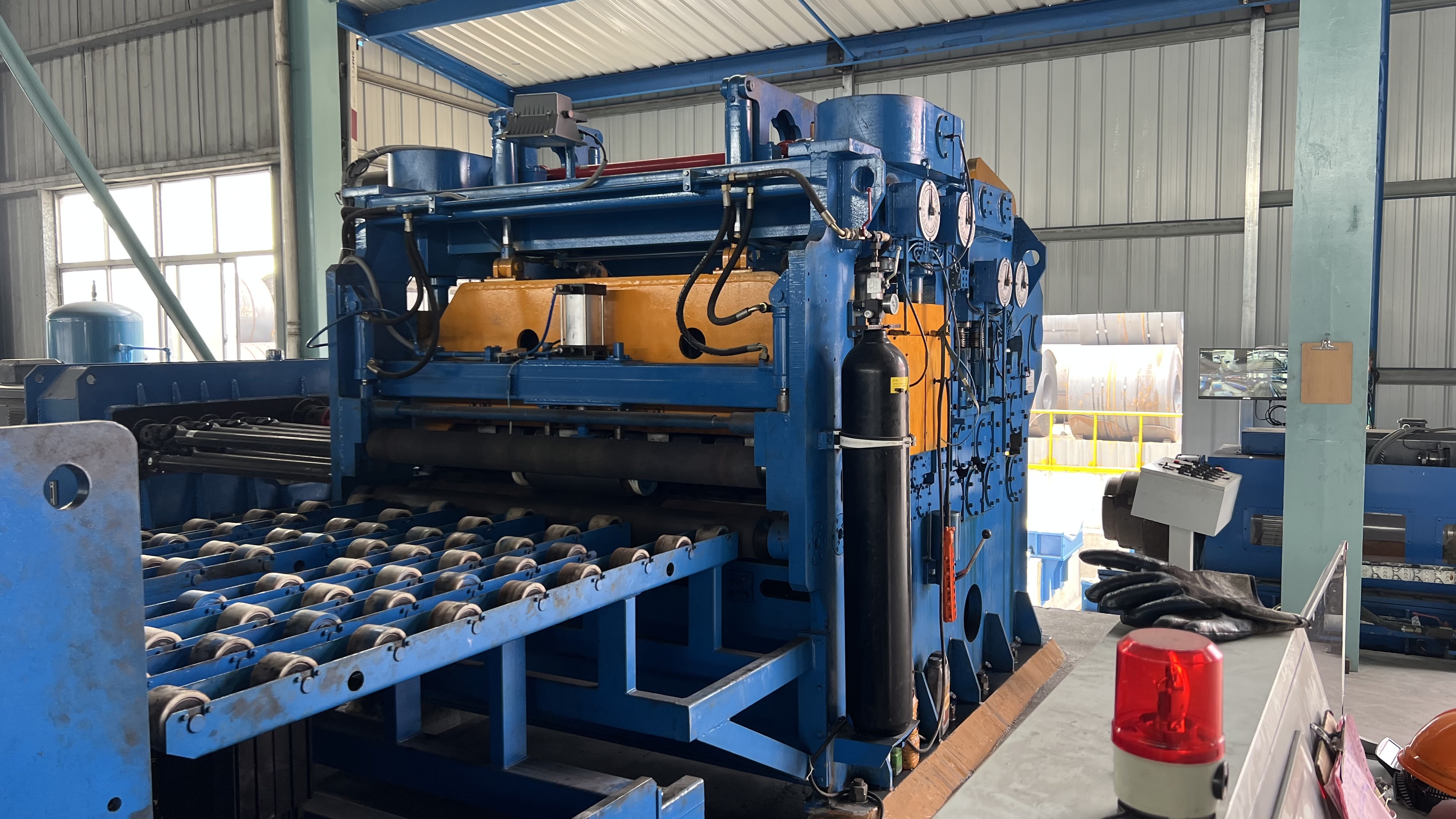 High Productivity Coil Straightening Machine with Leveler and Cross Cutting Function