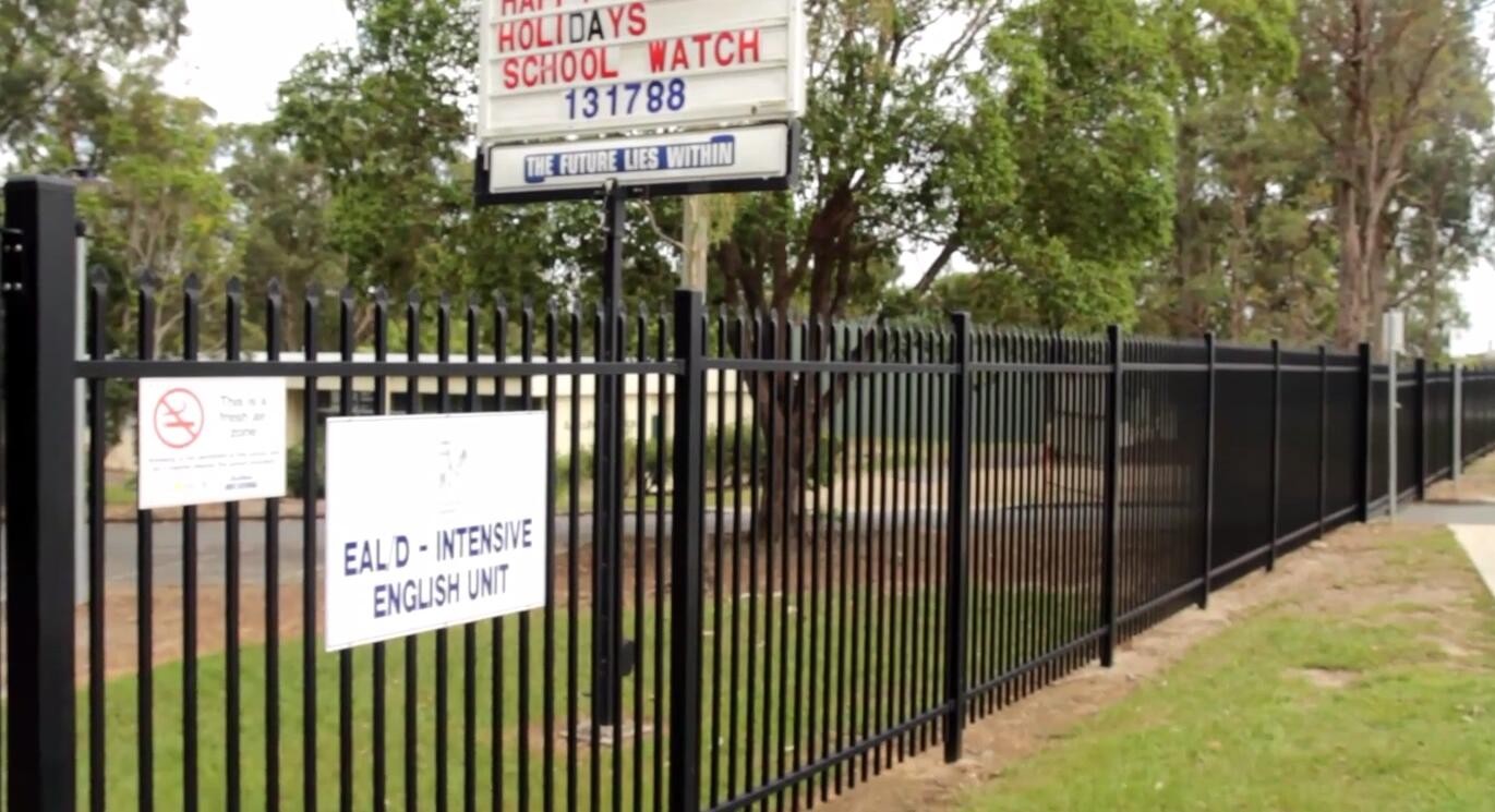 High quality galvanized powder coated garrison fencing
