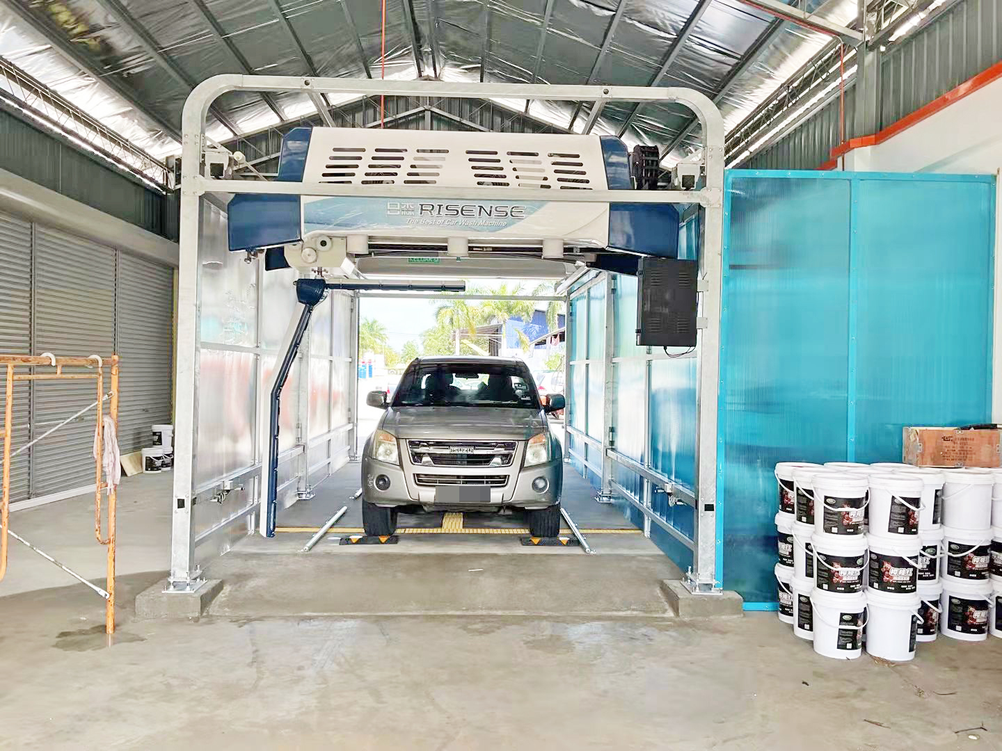 European Style High Pressure Water Touchless Car Wash Machine for Auto Exterior Cleaning