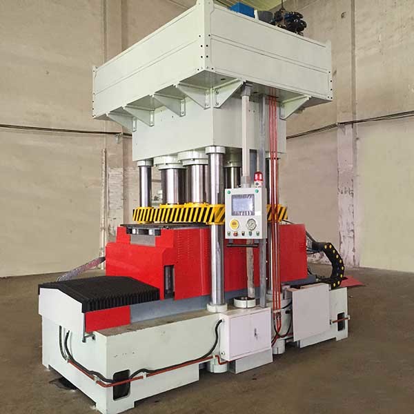 Double Moulds Wood Chips Hot Press Wood Pallet Machine in India