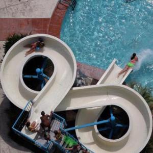 China 2 People Capacity Hotel Water Slide Straight Pool Slide Easy Installation wholesale