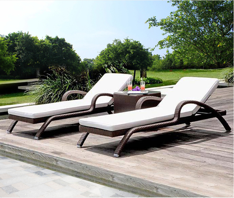 Customized Foldable Rattan Sun Lounger Aluminum Frame Outdoor Rattan Lounger