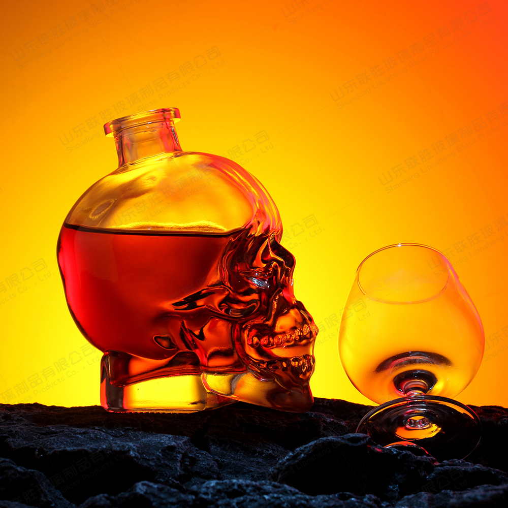 Healthy Lead-free Glass Skull Shape Bottle for Whisky Vodka Spirits 500ml 750ml 1000ml