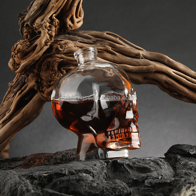 Newest Industrial 500ml Super Flint Glass Skull Vodka Bottle with Sealed Aluminium Cap
