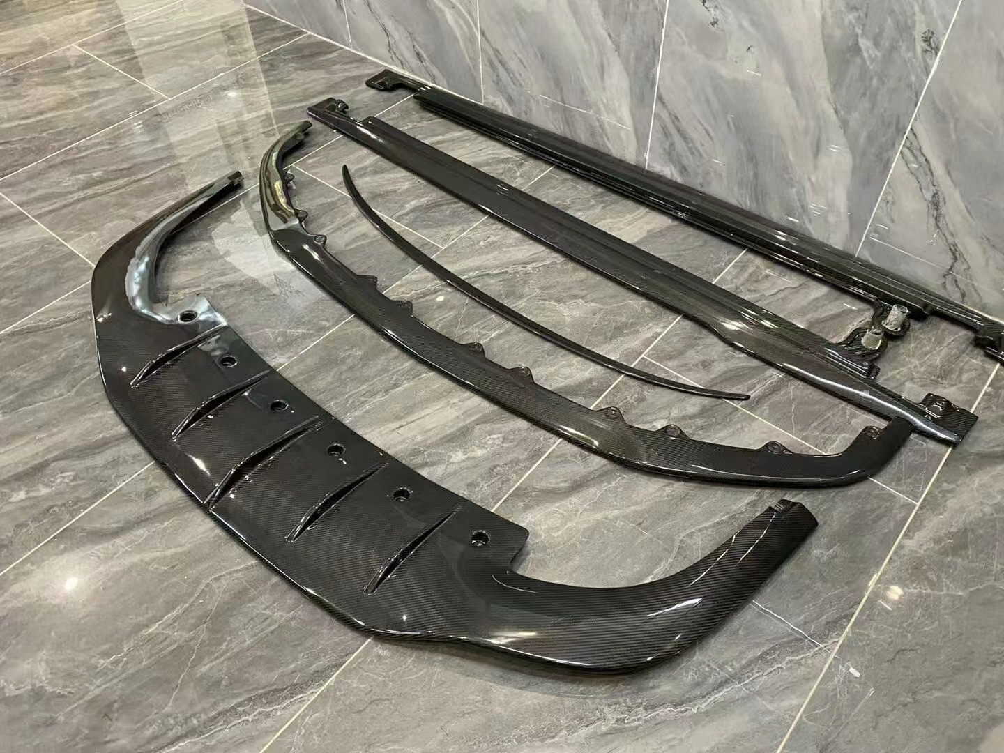 Sell Like Hot Cakes Continental GT Carbon Fiber Body Kit Continental GT Upgrade W12 Limited Edition Front Shovel Rear Diffuser