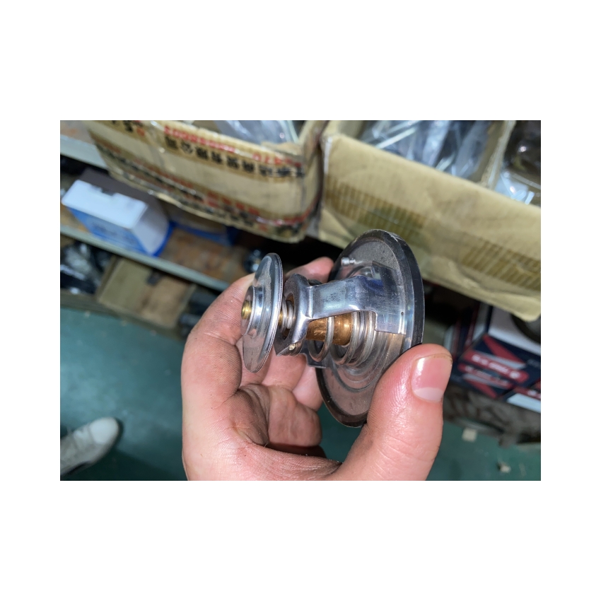 Truck Engine Product 1001 337 004 Original Engine Thermostat for Heavy-Duty Trucks